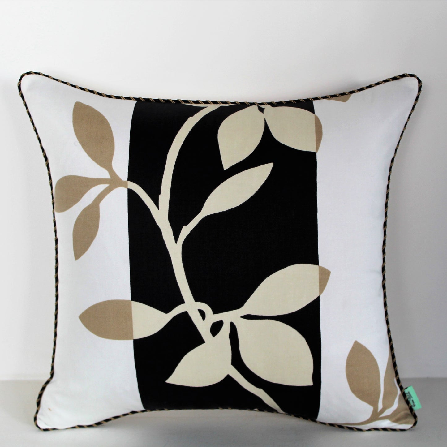 Simple Elegant Cushion Set