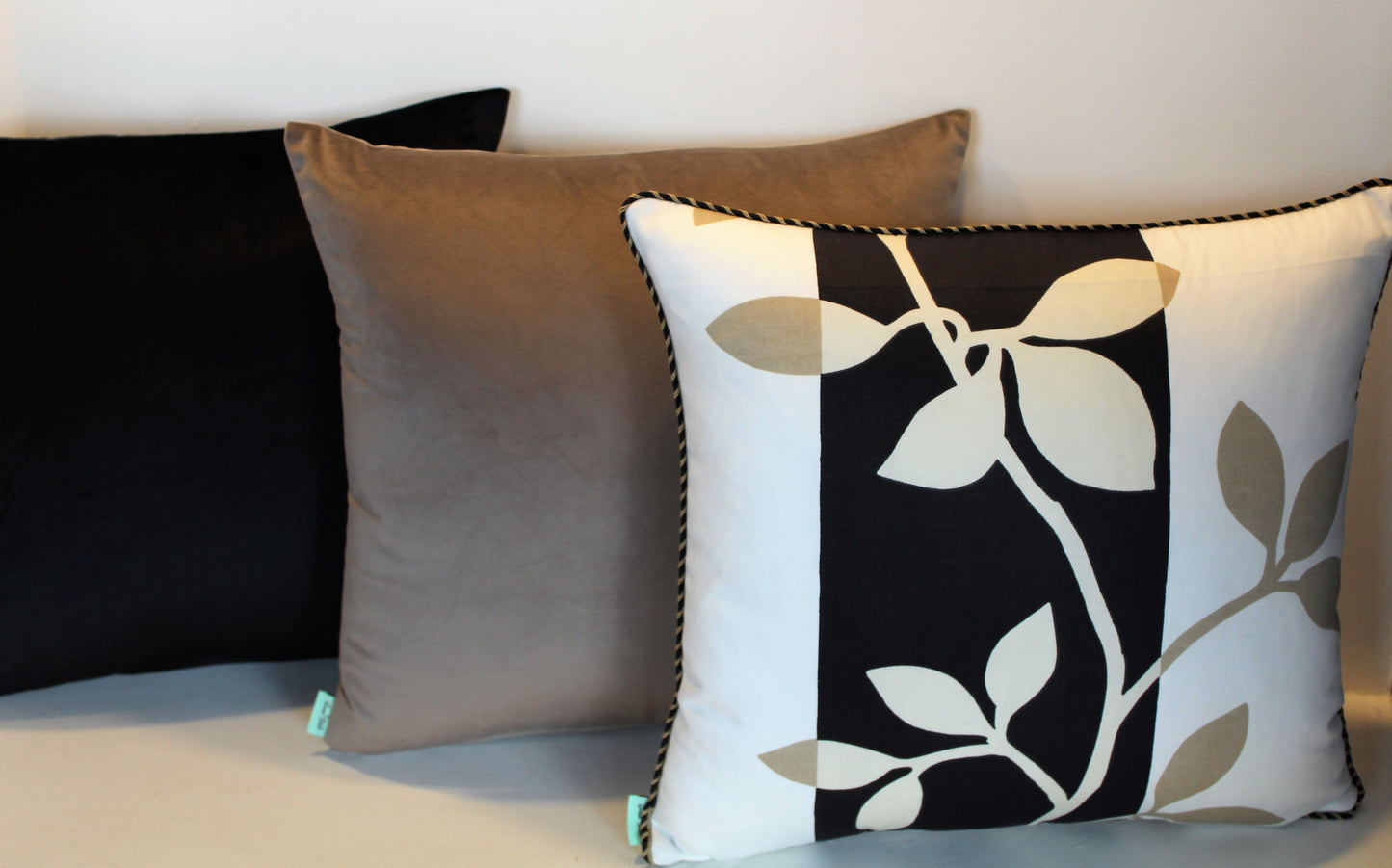 Simple Elegant Cushion Set
