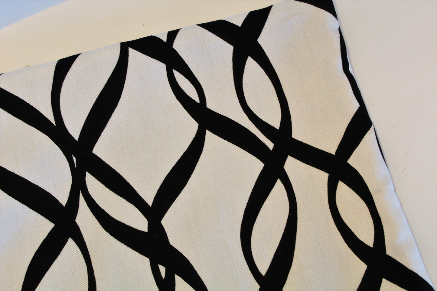 Black & White Spiral - Cushion Cover - 45cm x 45cm