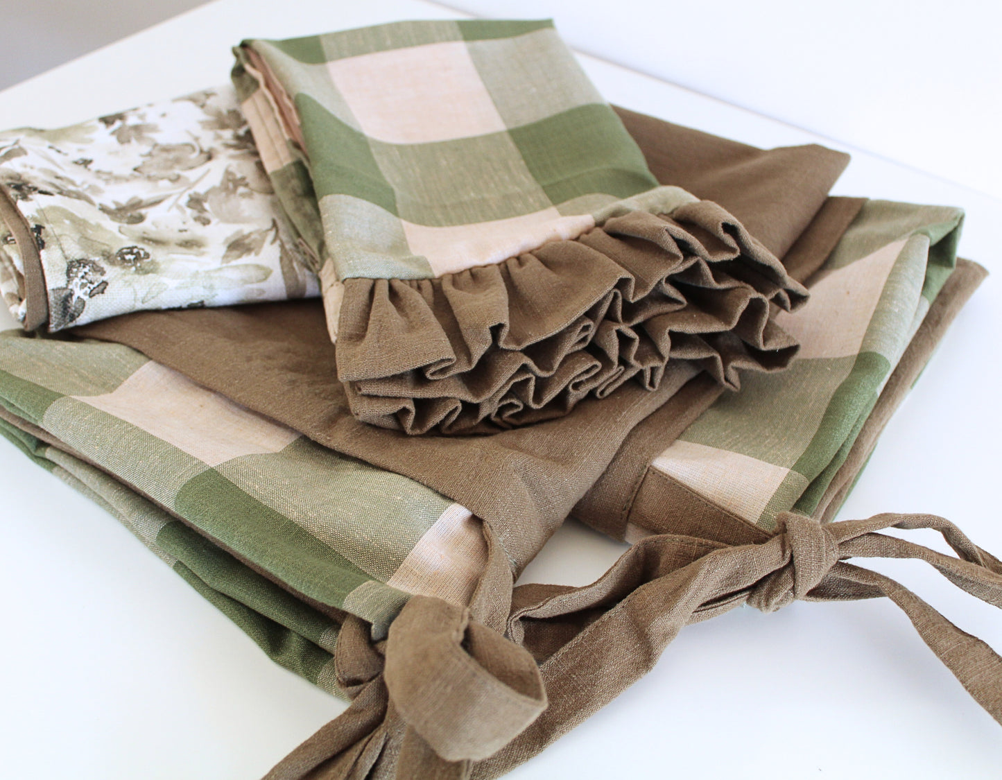 Olive Meadow - Cottage Dreams Bed Set